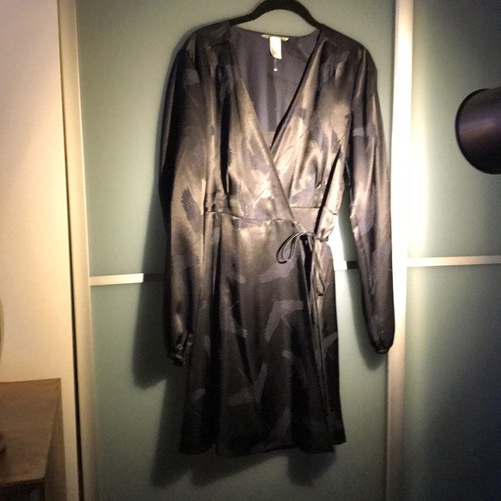 H&M Mini Wrap Dress 10(fits like an 8)